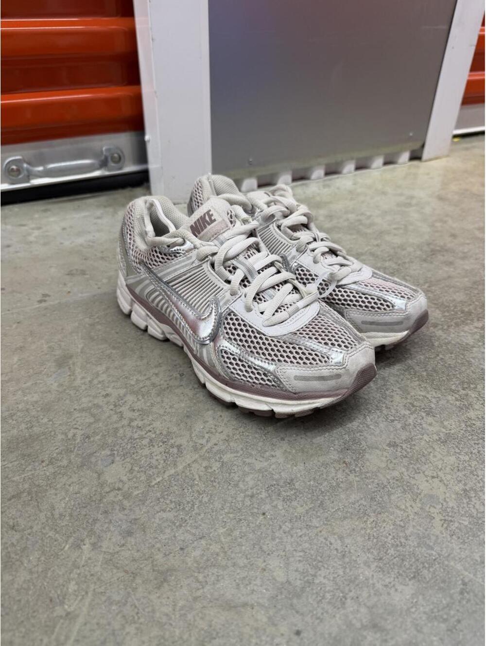 Nike Zoom Vomero 5 Metallic Silver Platinum Violet gym shoes size 9 WOMENS